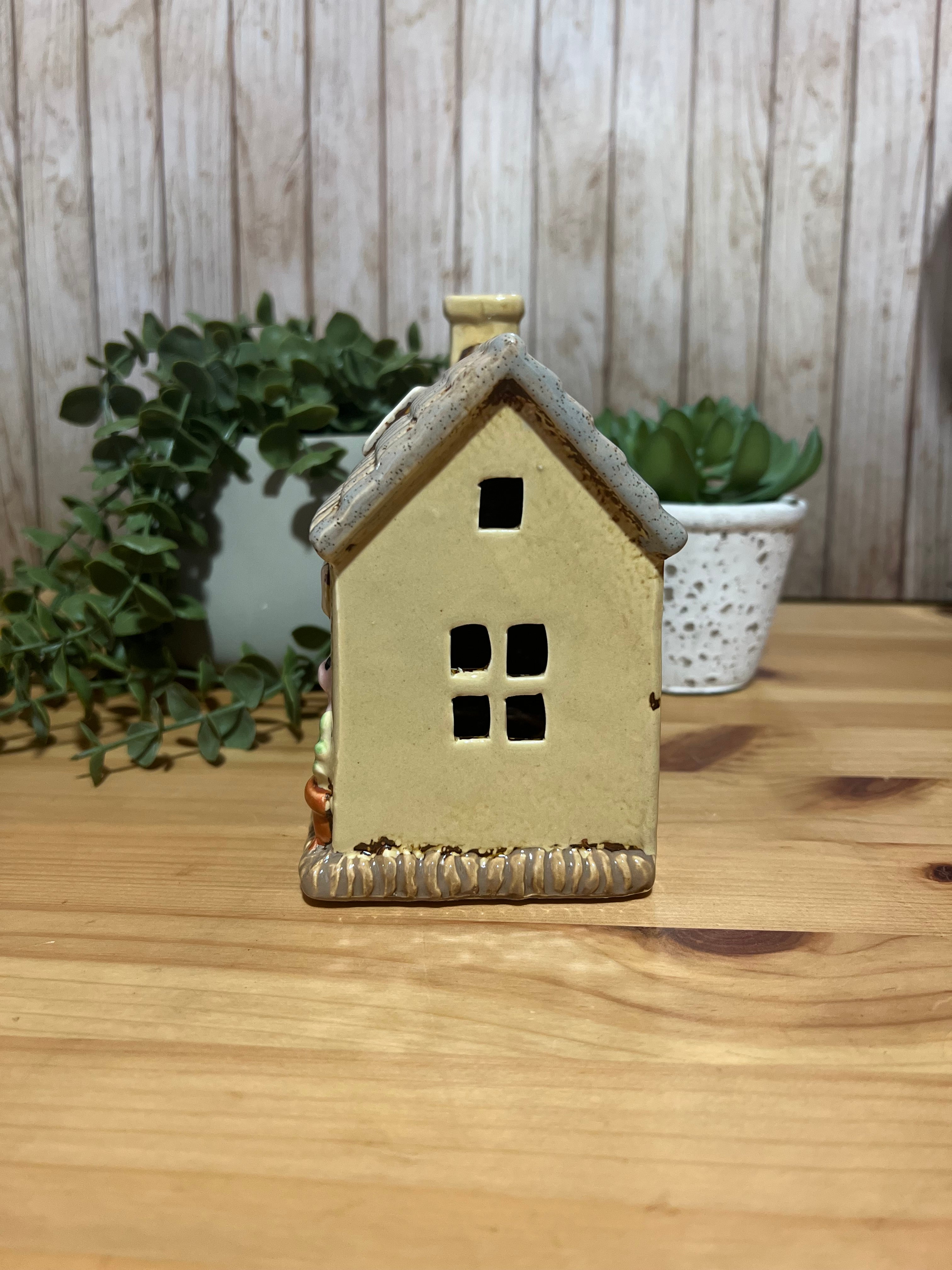 Pigsty Themed Ceramic Tea Light Holder 3 piglets Looking Out