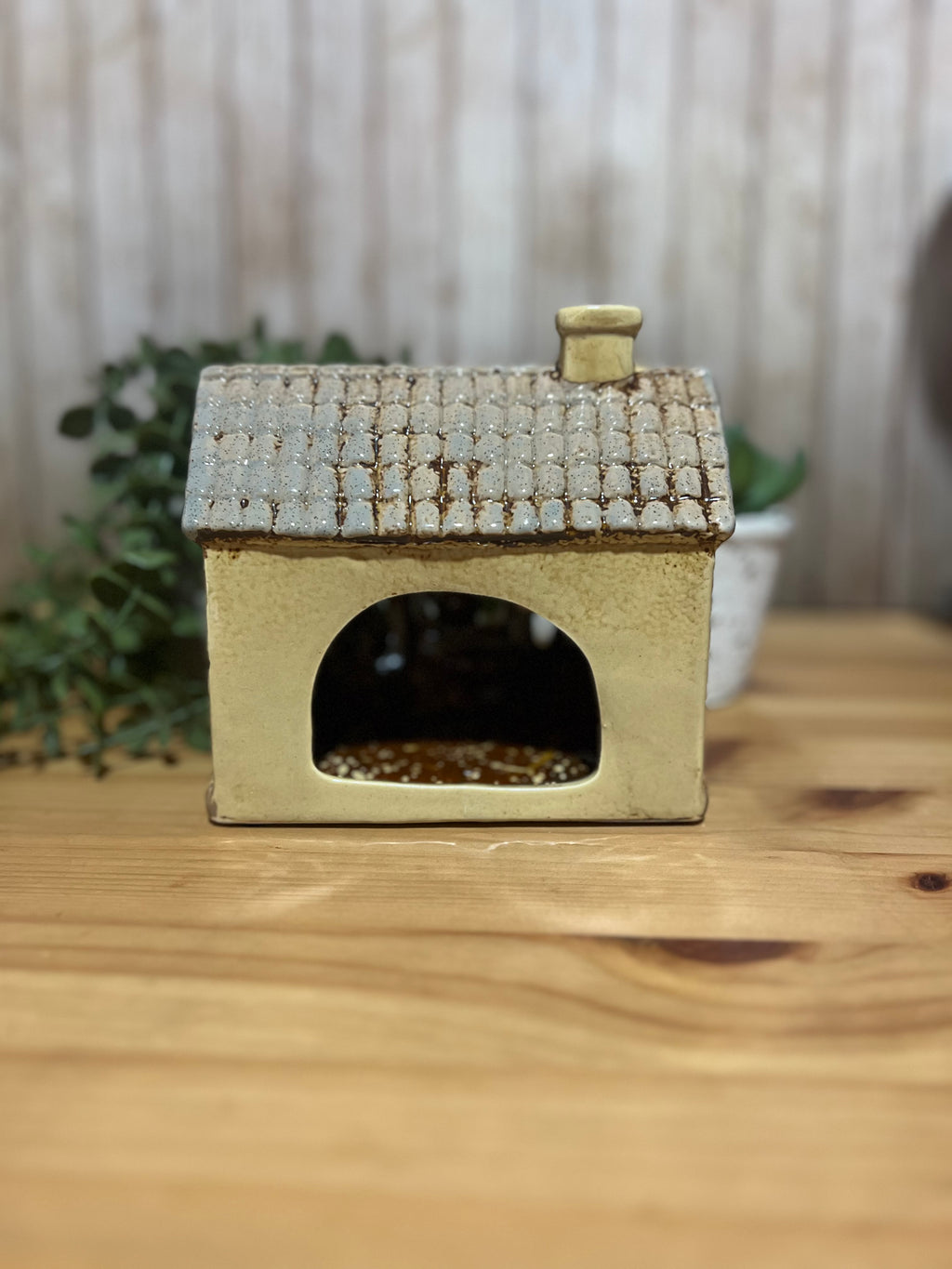 Pigsty Themed Ceramic Tea Light Holder 3 piglets Looking Out
